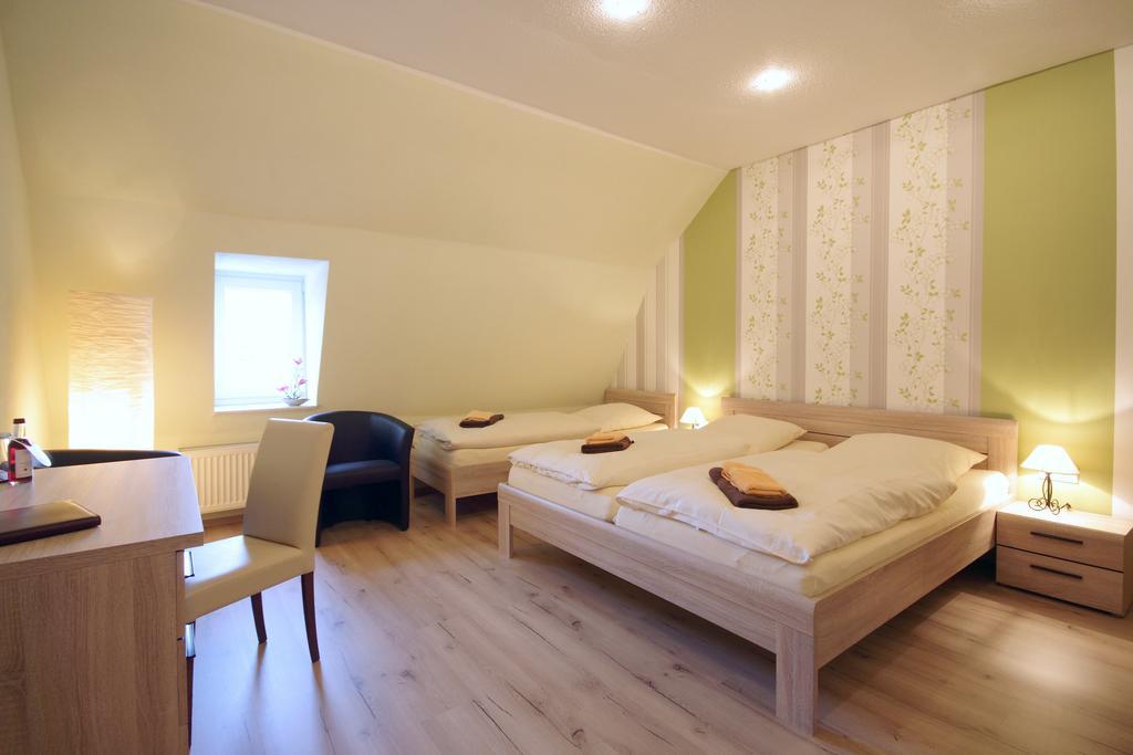 Gasthof Und Hotel Roter Hirsch Claussnitz Номер фото