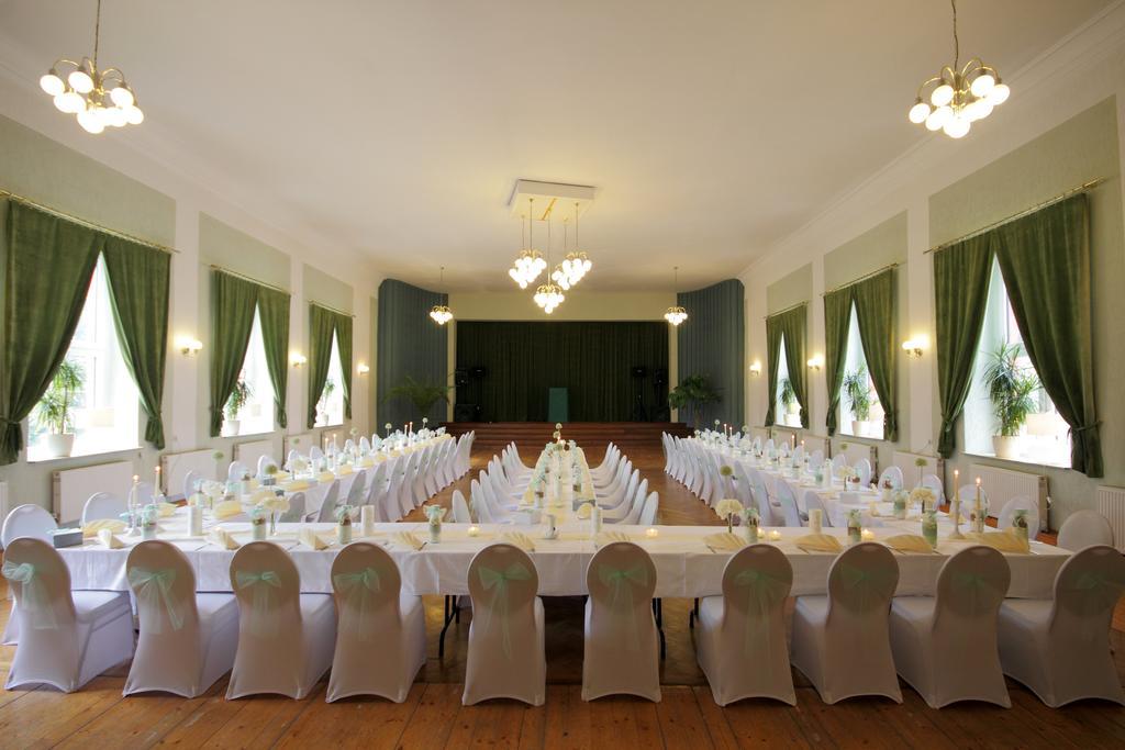 Gasthof Und Hotel Roter Hirsch Claussnitz Экстерьер фото
